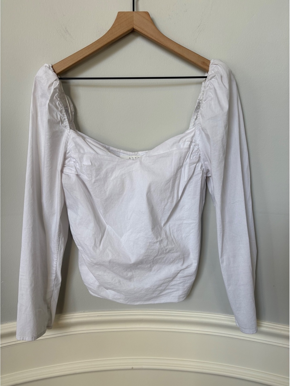 ASTR The Label White Long Sleeve Ruched Back Top Size M